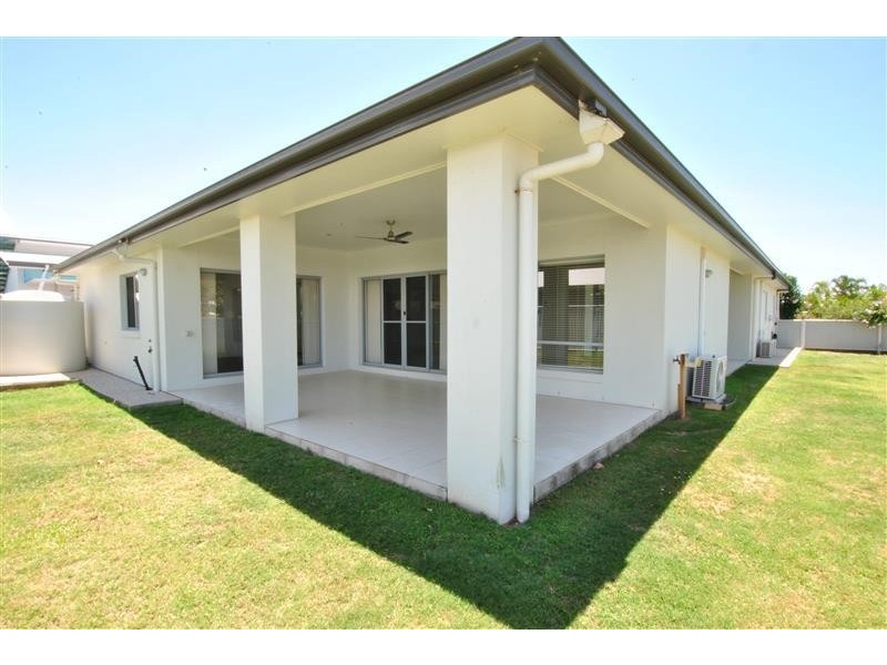 1 Flitcroft Place, Pelican Waters QLD 4551