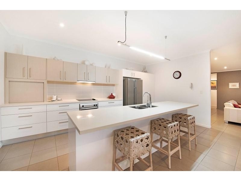 10 Flitcroft Place, Pelican Waters QLD 4551