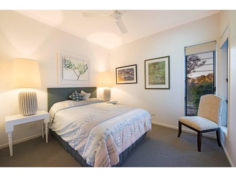 10 Flitcroft Place, Pelican Waters QLD 4551