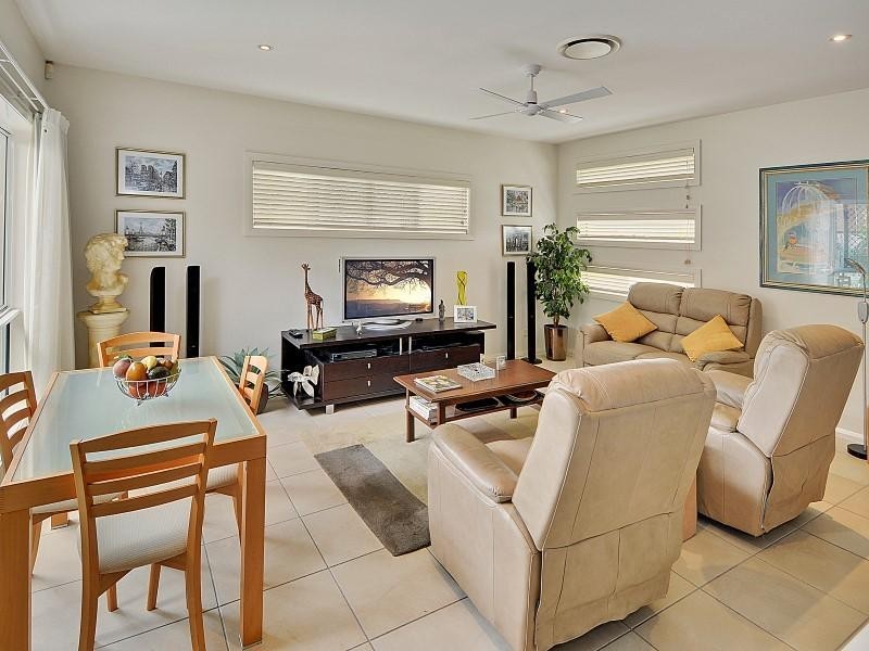 2 Flitcroft Place, Pelican Waters QLD 4551