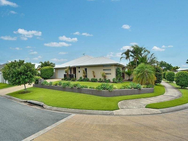 2 Flitcroft Place, Pelican Waters QLD 4551
