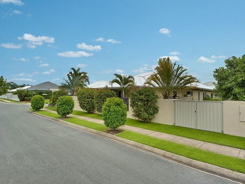 2 Flitcroft Place, Pelican Waters QLD 4551