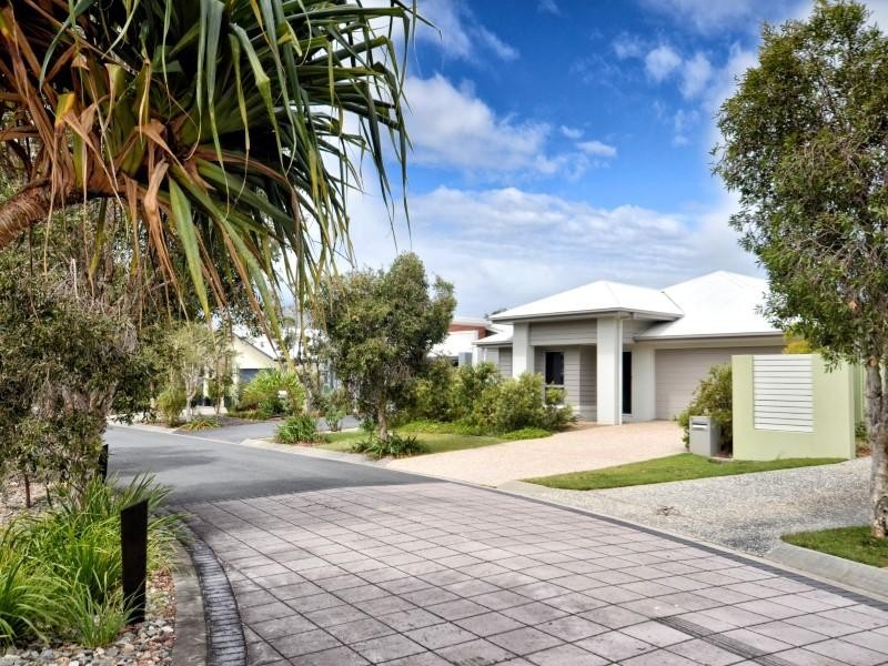 16 Foreshore  Court, Dicky Beach QLD 4551