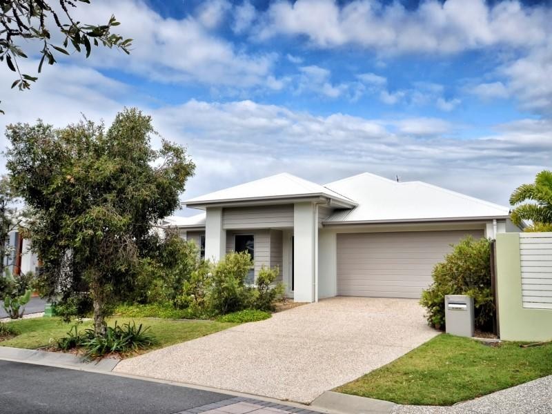 16 Foreshore  Court, Dicky Beach QLD 4551