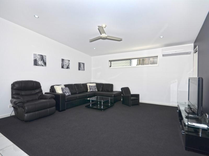 27 Forest View Way, Little Mountain QLD 4551