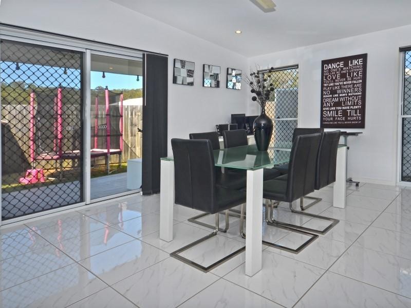 27 Forest View Way, Little Mountain QLD 4551