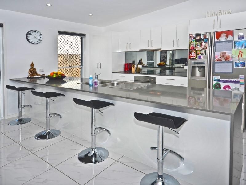 27 Forest View Way, Little Mountain QLD 4551