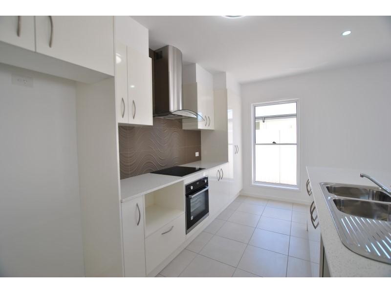 1/ 8 Forster Place, Pelican Waters QLD 4551