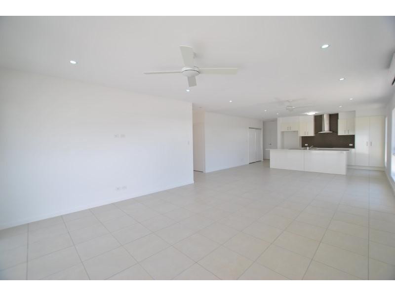 1/ 8 Forster Place, Pelican Waters QLD 4551