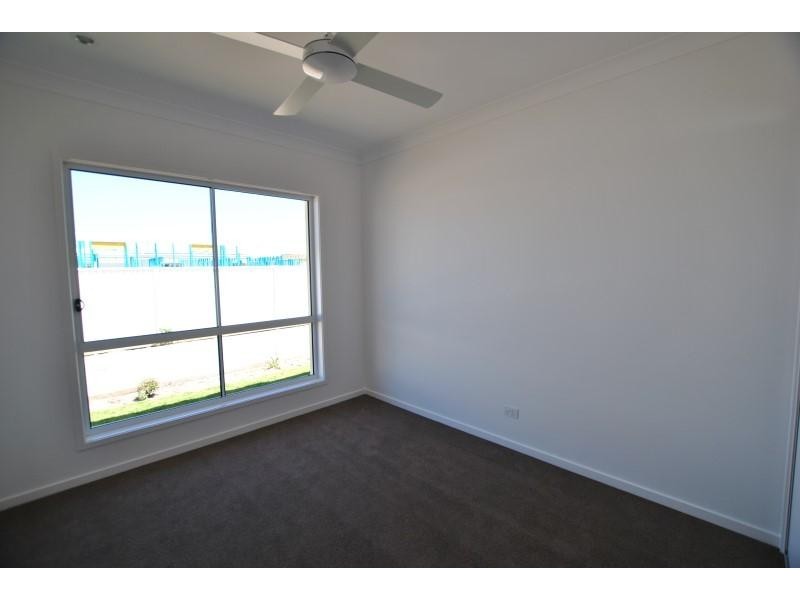 1/ 8 Forster Place, Pelican Waters QLD 4551