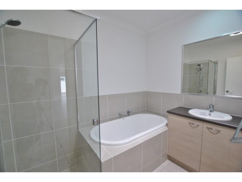 1/ 8 Forster Place, Pelican Waters QLD 4551