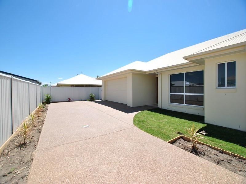 2/ 8 Forster Place, Pelican Waters QLD 4551