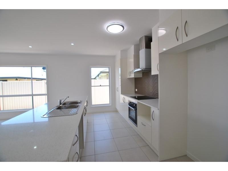 2/ 8 Forster Place, Pelican Waters QLD 4551