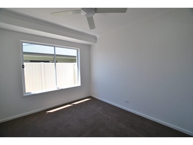 2/ 8 Forster Place, Pelican Waters QLD 4551
