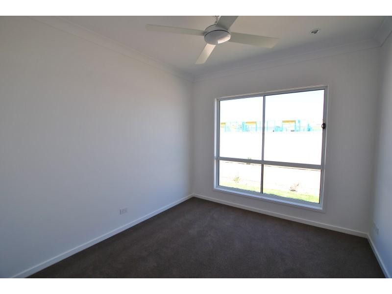 2/ 8 Forster Place, Pelican Waters QLD 4551