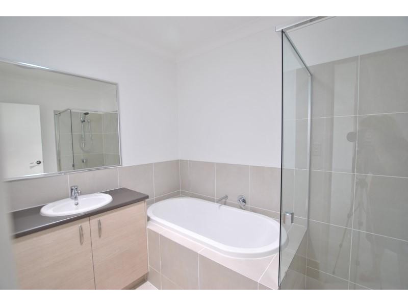 2/ 8 Forster Place, Pelican Waters QLD 4551