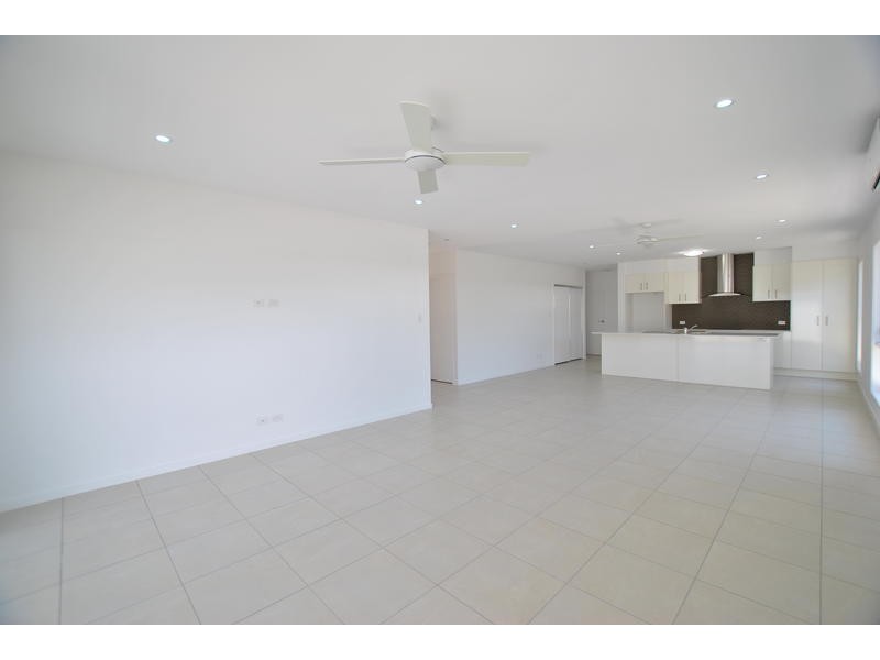 1/ 8 Forster Place, Pelican Waters QLD 4551