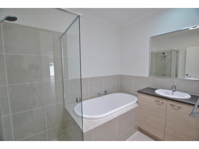 1/ 8 Forster Place, Pelican Waters QLD 4551