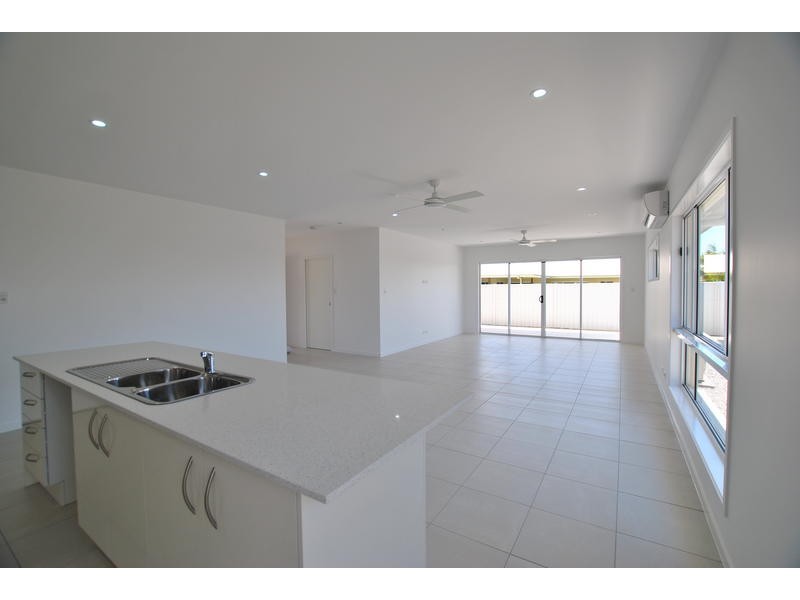 2/ 8 Forster Place, Pelican Waters QLD 4551