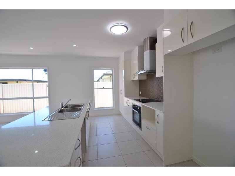 2/ 8 Forster Place, Pelican Waters QLD 4551