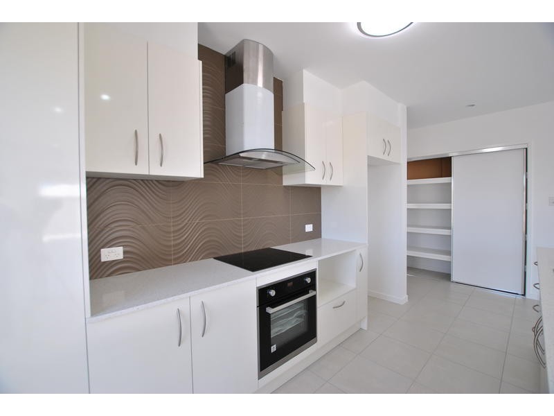 2/ 8 Forster Place, Pelican Waters QLD 4551