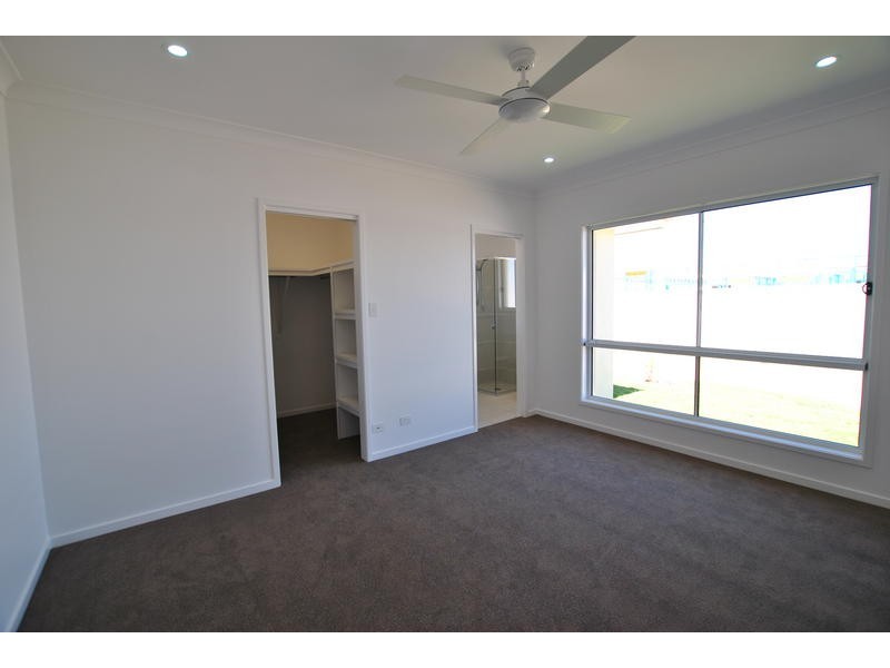 2/ 8 Forster Place, Pelican Waters QLD 4551