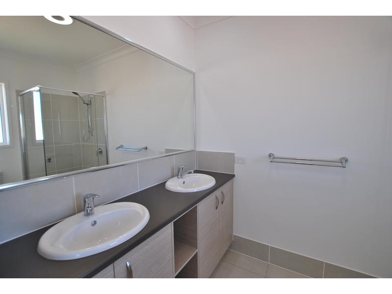 2/ 8 Forster Place, Pelican Waters QLD 4551