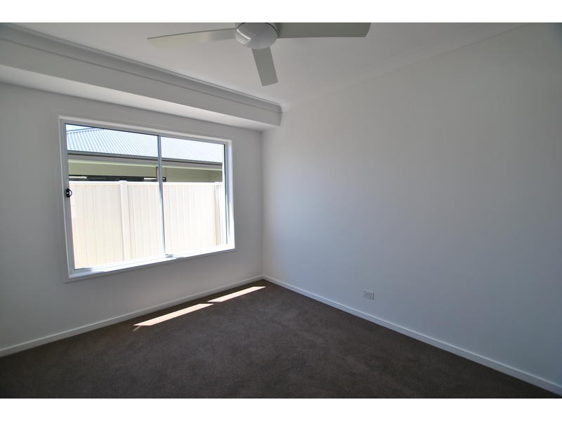 2/ 8 Forster Place, Pelican Waters QLD 4551