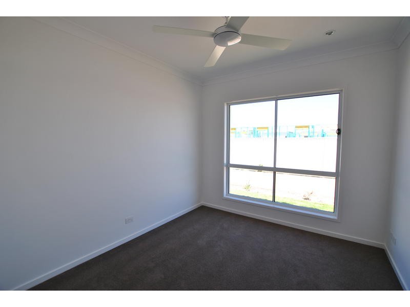 2/ 8 Forster Place, Pelican Waters QLD 4551