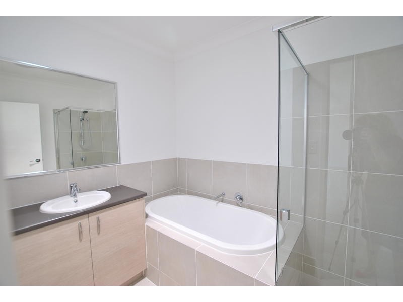 2/ 8 Forster Place, Pelican Waters QLD 4551