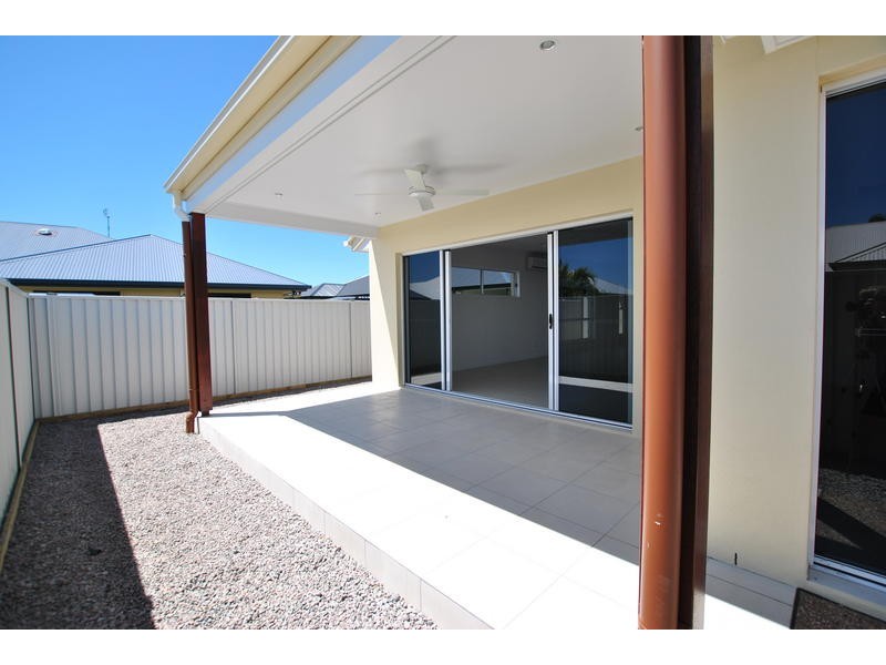 2/ 8 Forster Place, Pelican Waters QLD 4551