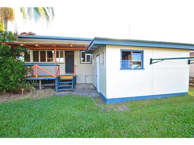 5 Fourth Avenue, Caloundra QLD 4551