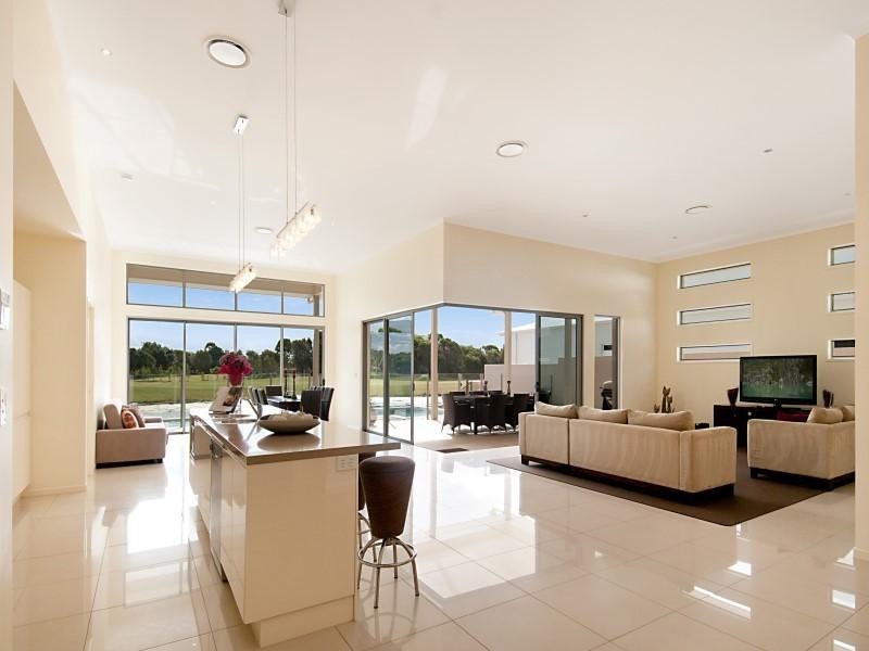 15 Francis Court, Pelican Waters QLD 4551