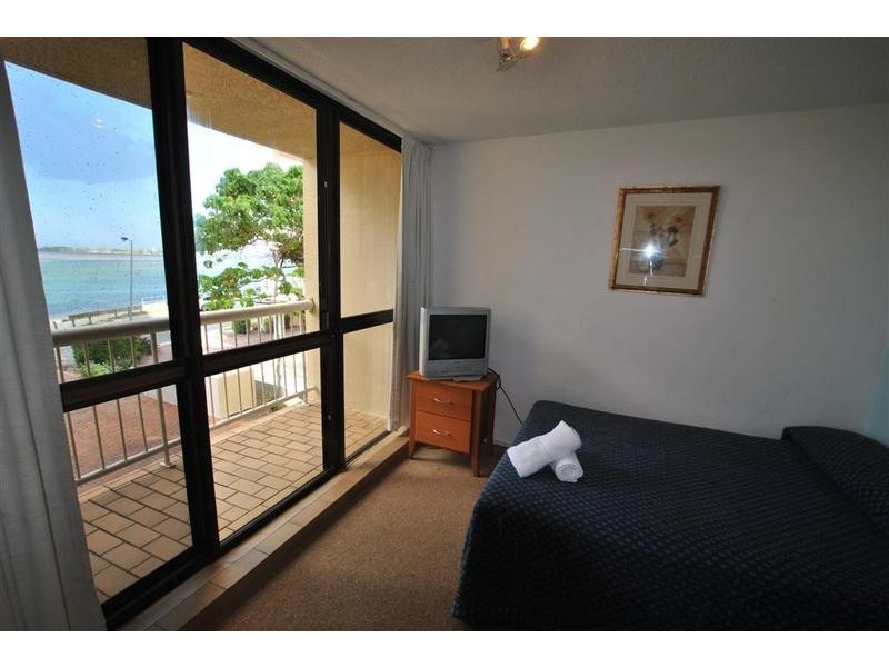 8/ 49 Landsborough Parade, Golden Beach QLD 4551