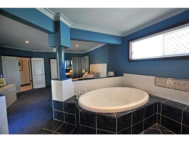 5 Ghostgum Close, Little Mountain QLD 4551