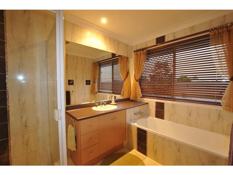 1 Gillies Close, Caloundra West QLD 4551