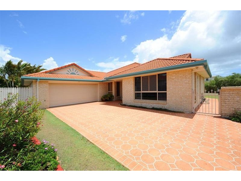 1 Gillingham Place, Pelican Waters QLD 4551