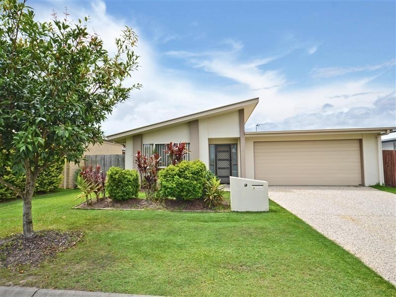17 Grampion Drive, Caloundra West QLD 4551