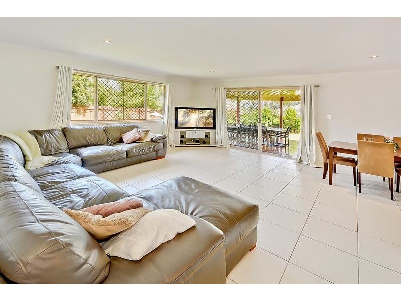 1 Greensboro Place, Little Mountain QLD 4551