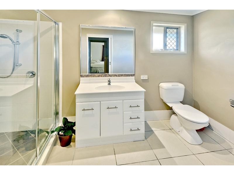 1 Greensboro Place, Little Mountain QLD 4551