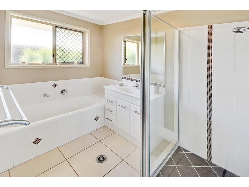 1 Greensboro Place, Little Mountain QLD 4551