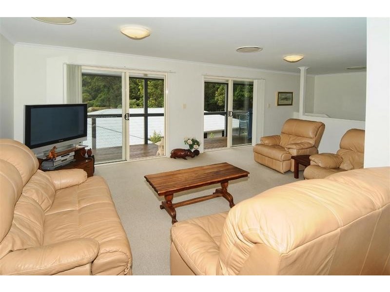 8 Greensboro Place, Little Mountain QLD 4551