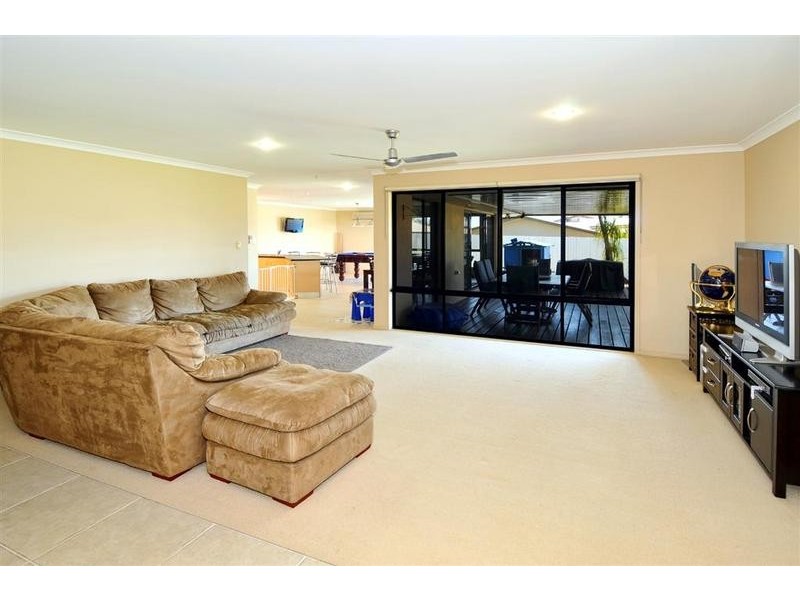 9 Greenvale Court, Little Mountain QLD 4551