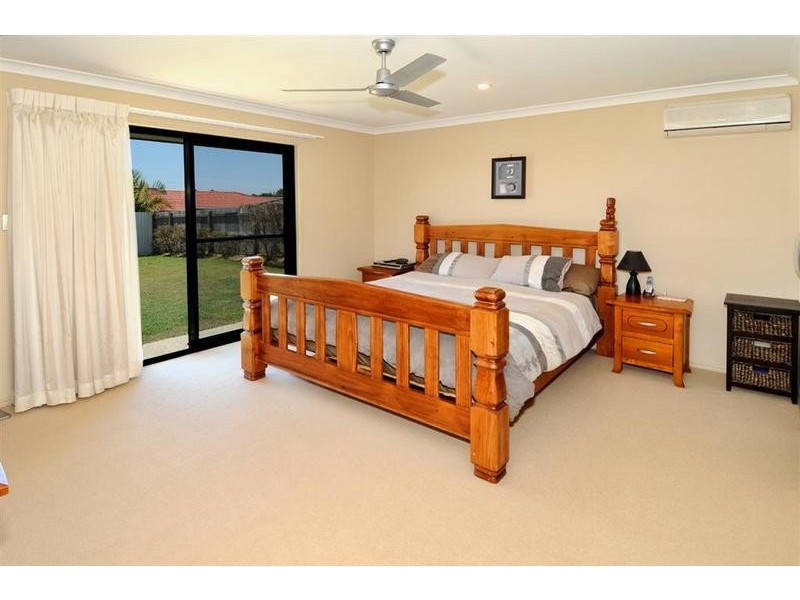 9 Greenvale Court, Little Mountain QLD 4551