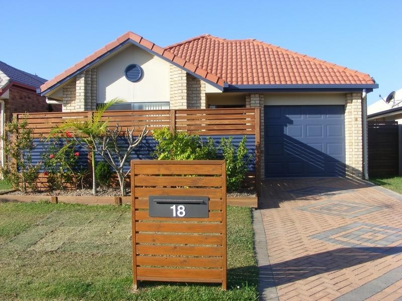 18 Griffin Crescent, Caloundra West QLD 4551