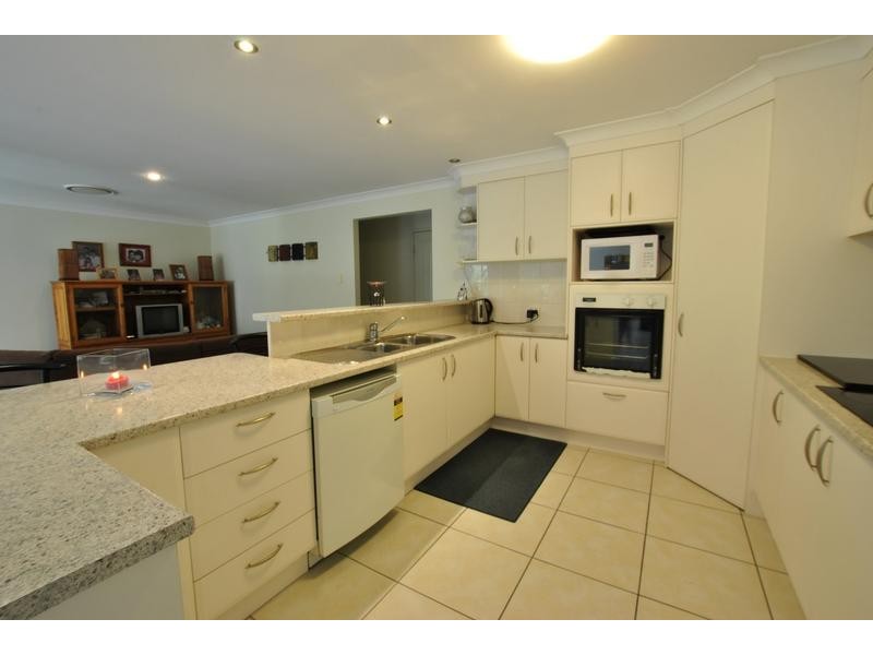 8 Gumview Place, Little Mountain QLD 4551