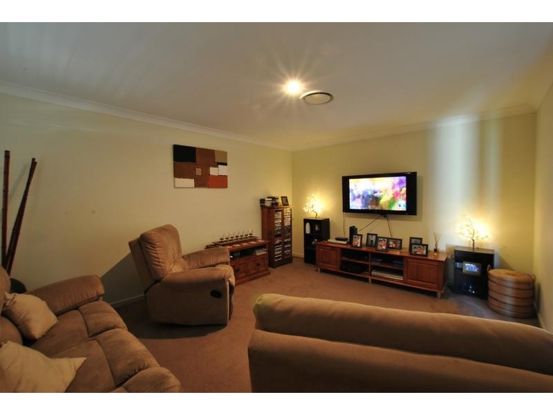 8 Gumview Place, Little Mountain QLD 4551