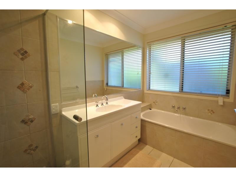 8 Gumview Place, Little Mountain QLD 4551