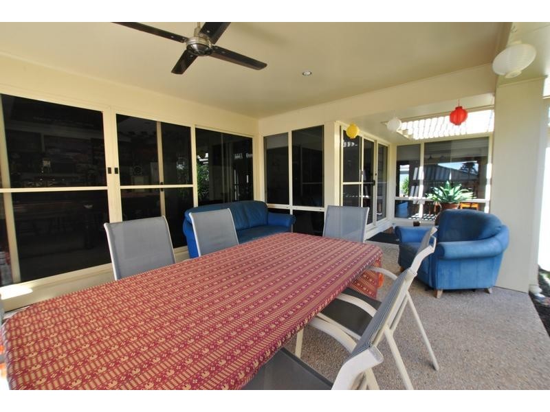 8 Gumview Place, Little Mountain QLD 4551