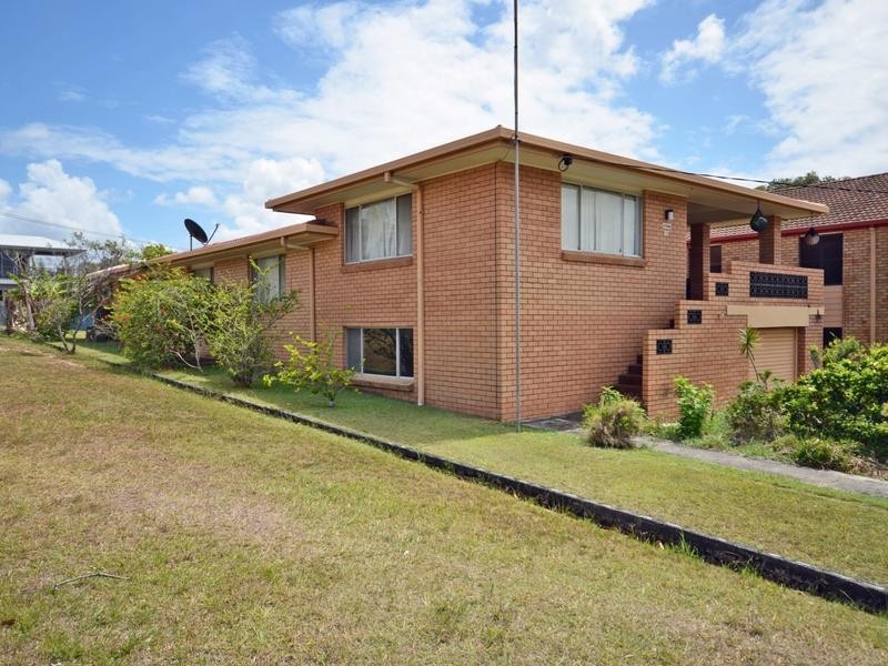 14 Henzell Street, Dicky Beach QLD 4551
